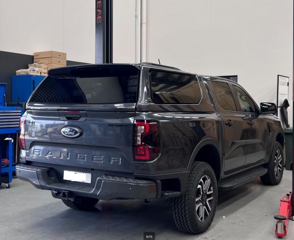 Hardtop mit elektrisch angesteuerten aufklappbaren Seitenscheiben + Heckscheibe, kabinenhoch, in Wagenfarbe lackiert für Ford Ranger RAPTOR Doppelkabiner, Modell 2023